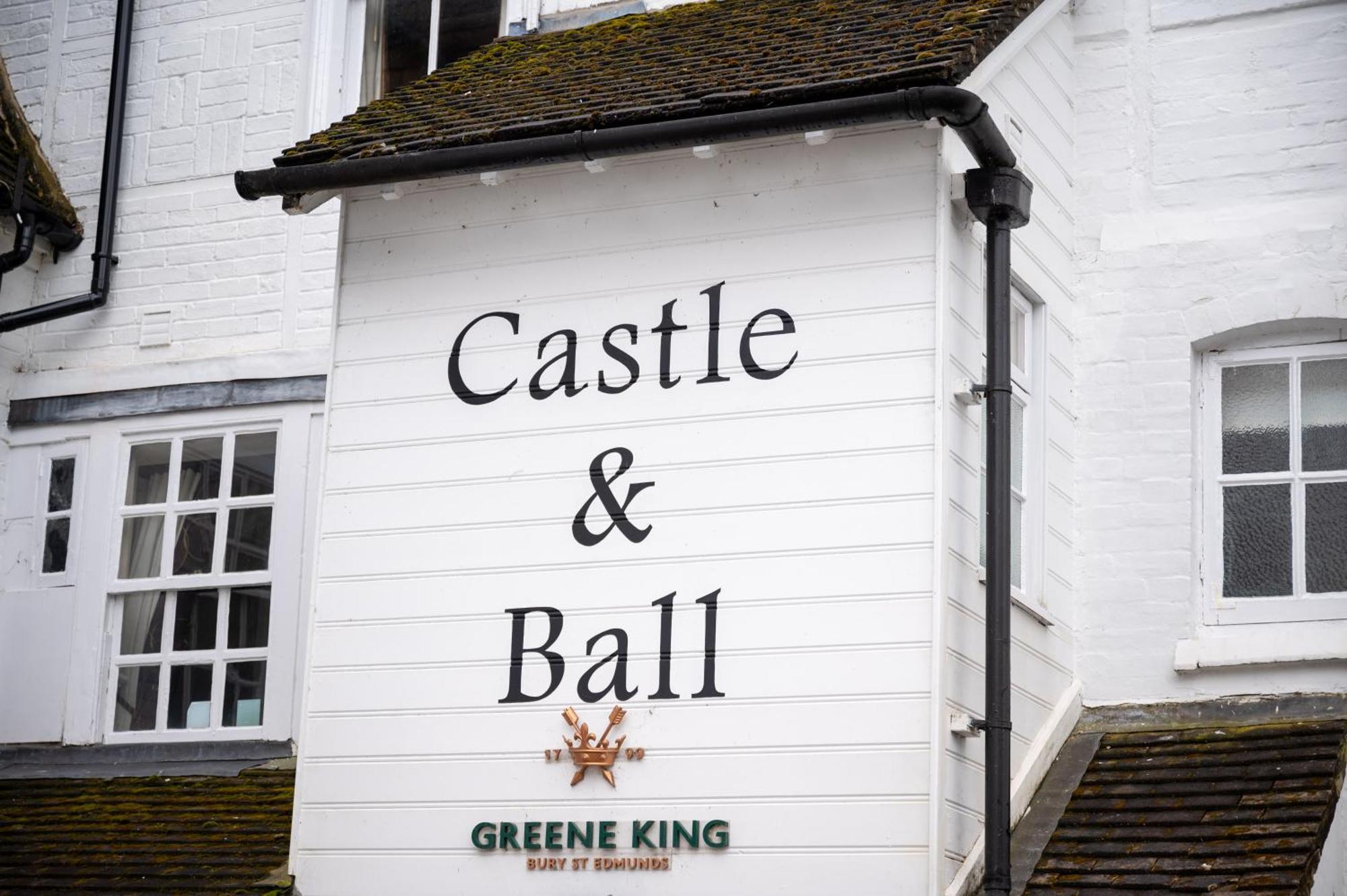 Castle And Ball By Greene King Inns Marlborough Exterior photo