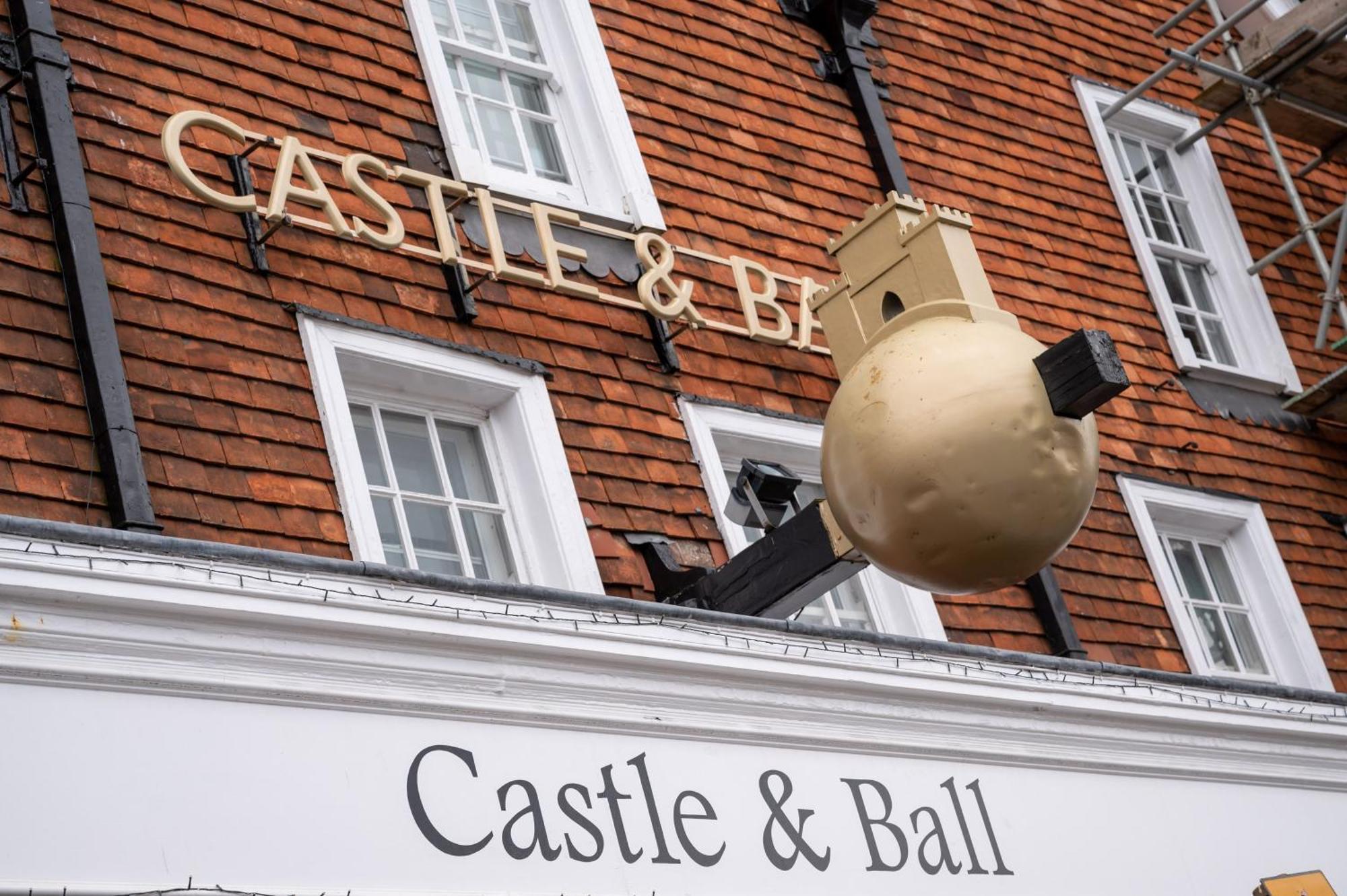Castle And Ball By Greene King Inns Marlborough Exterior photo